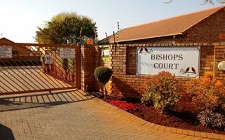 2 Bedroom Townhouse in Doornpoort and surrounds