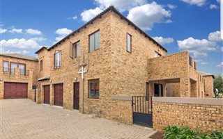 3 Bedroom Duplex in Willowbrook