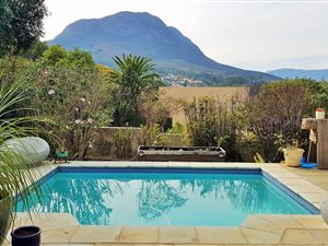 4 Bed House in Montclair