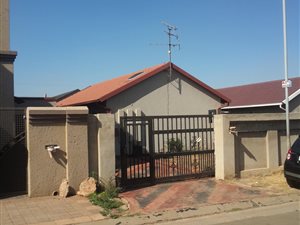 2 Bedroom House in Protea North