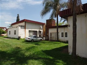15 Bed House in President Park