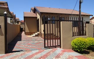 2 Bedroom House in Lotus Gardens