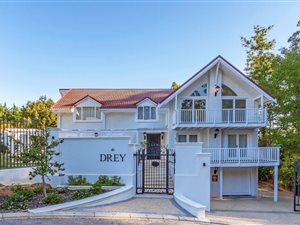 5 Bed House in Helderrand