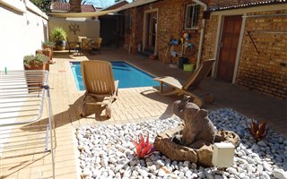 3 Bedroom House in Heuweloord