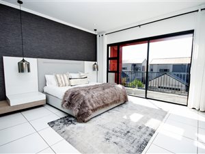 3 Bed Apartment in Paulshof
