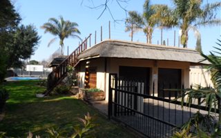 6 Bedroom House in Lakefield