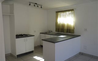 2 Bedroom Garden Cottage in Robindale
