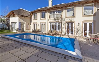 5 Bedroom House in Erinvale Estate