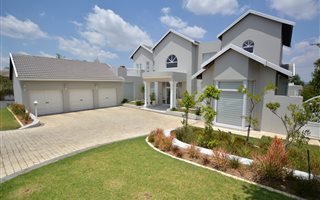 4 Bedroom House in Cedar Lakes