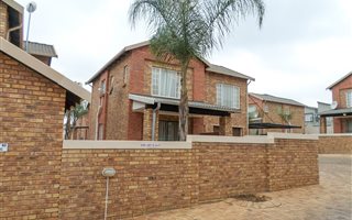 4 Bedroom Duplex in Ruimsig