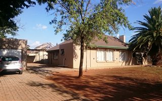 3 Bedroom House in Meiringspark