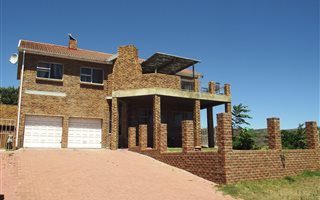 4 Bedroom House in Gansbaai and surrounds