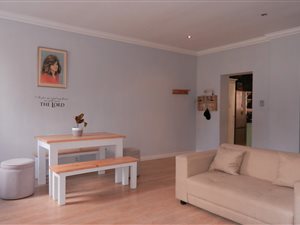 2 Bed Apartment in Wynberg Upper
