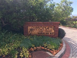 819 m² Land available in Herolds Bay