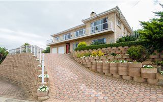4 Bedroom House in Dana Bay
