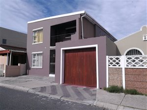 8 Bed House in Mitchells Plain