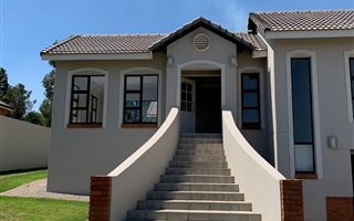 3 Bedroom House in Rietvlei Heights Country Estate
