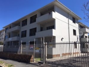 2 Bed Apartment in Wynberg