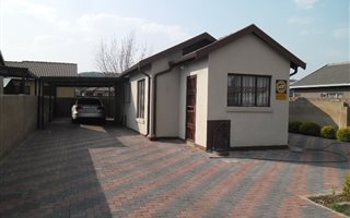 2 Bedroom House in Elandspoort