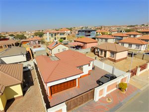 3 Bed House in Olievenhoutbosch