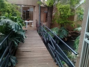 6 Bed House in Glenvista