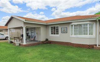 3 Bedroom Simplex in Lincoln Meade