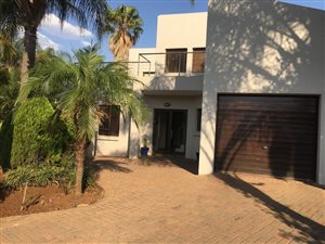 4 Bed House in Silver Lakes Golf Estate