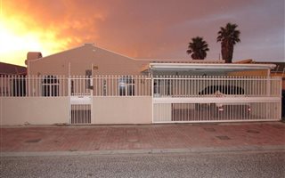 5 Bedroom House in Grassy Park