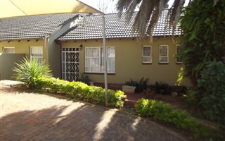 4 Bedroom House in Helderkruin