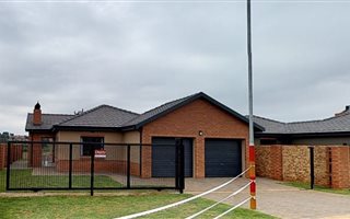 3 Bedroom House in Clayville