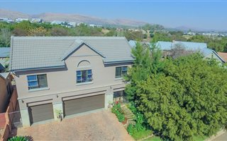 5 Bedroom House in The Coves
