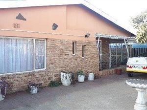 4 Bed House in Heidedal