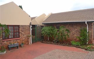 2 Bedroom Simplex in Theresa Park