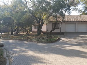 4 Bed House in President Park