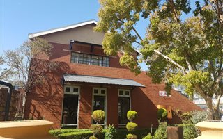 27 m² Commercial space in Menlo Park