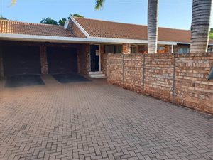 4 Bedroom Townhouse in Doornpoort and surrounds