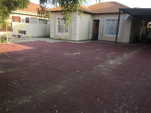 2 Bed Townhouse in Rosslyn