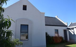 3 Bedroom House in Roux Park