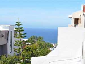 3 Bed Apartment in Signal Hill