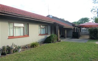 4 Bedroom House in Arboretum