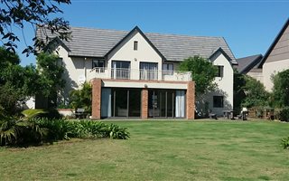 5 Bedroom House in Cotswold Downs Estate