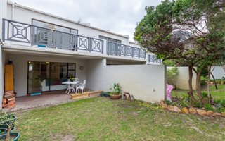 2 Bedroom Townhouse in Hout Bay and surrounds