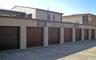 1658 m² Commercial space in Selcourt