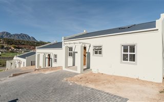 4 Bedroom House in Mount Simon Estate