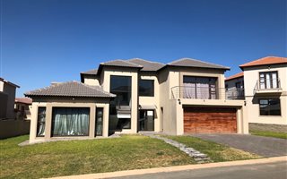 6 Bedroom House in Country View
