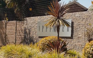 2 Bedroom Townhouse in Van Riebeeck Park