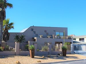 4 Bed House in Waves Edge