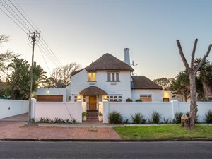 7 Bed House in Pinelands