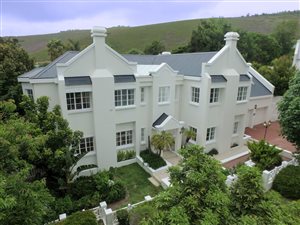 6 Bed House in Belvidere