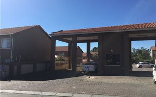 2 Bedroom House in Vorna Valley